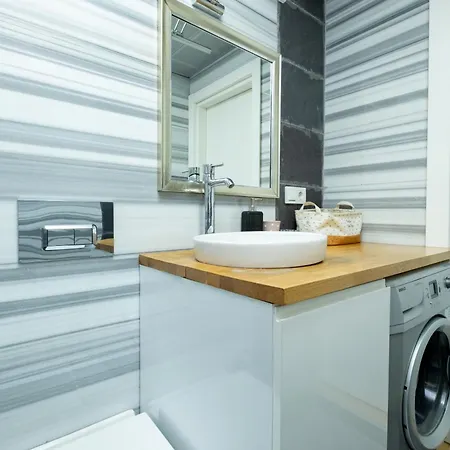 Cosy Triplex Flat Apartment *